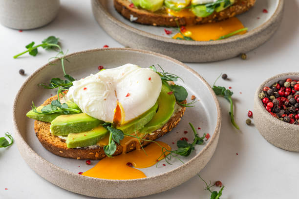 brood met avocado en ei